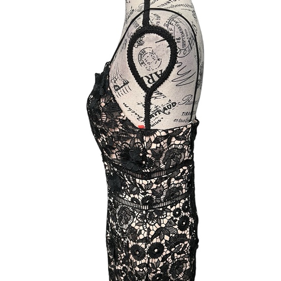 Monique Lhuillier Dress - Picture 11 of 17